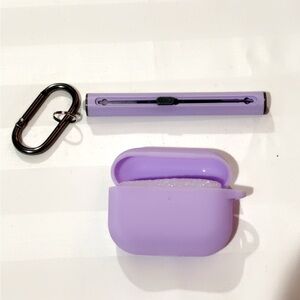 Apple AirPods Case & Cleaner